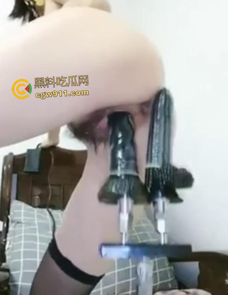 熟女阿姨大骚穴扩阴！深骑巨吊炮机轰炸喷水如泄洪，肥逼吞噬无极限，只能请大马吊才能镇住！-8