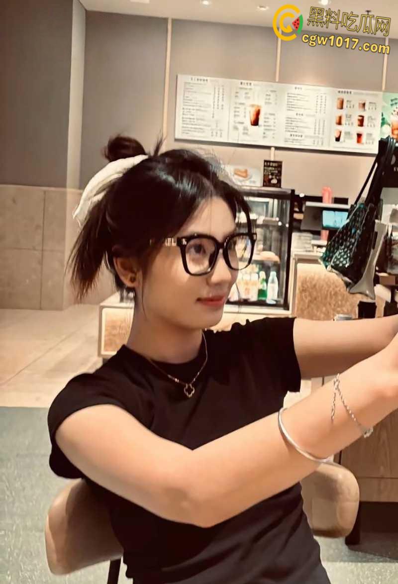 莆田青涩少女【张雨涵】遭男友蒙骗拍淫片,羞涩露奶玩自拍,穿粉裙白丝挨操只敢低声娇喘,淫性有待开发啊!-2