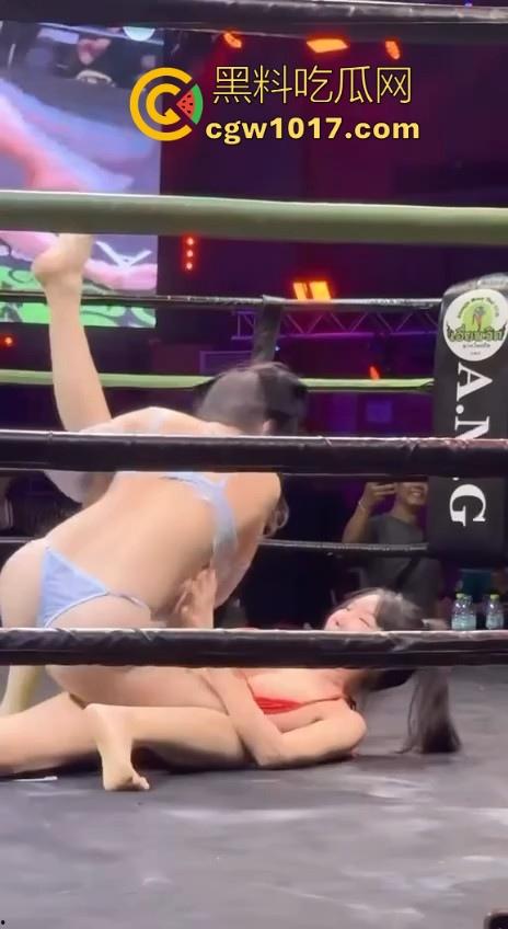 顶级拳击赛事推出,全新比基尼拳击大赛强势来袭!极品大奶女拳手互相厮杀,扯奶子掏逼都使上,啥时候到我上场打!-2