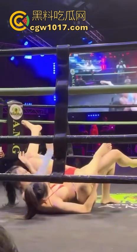 顶级拳击赛事推出,全新比基尼拳击大赛强势来袭!极品大奶女拳手互相厮杀,扯奶子掏逼都使上,啥时候到我上场打!-6