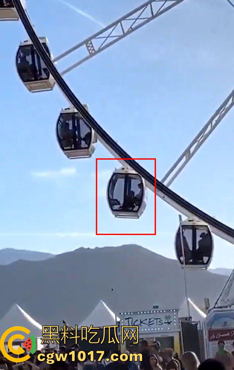 摩天轮刚启动就开吃！饥渴洋妞当众跪舔弟弟 舱内上演活春宫 生怕别人看不到 太敢玩了！-3