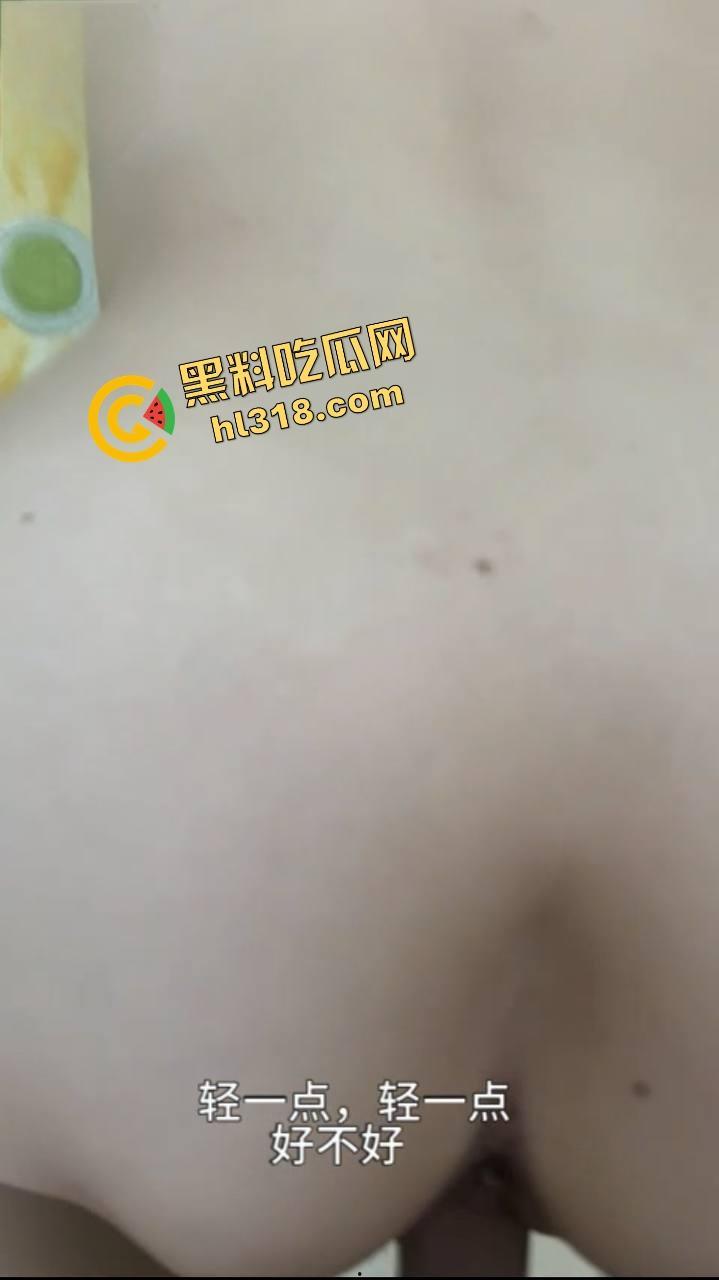 丝袜人妻带娃伪正经,私底下变极品骚母狗,户外露尿肥臀开裆丝袜,配合小伙鸡巴进进出出,骚话满嘴喷射!-14