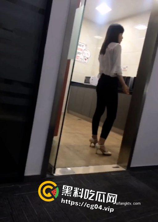 扫楼打胶偷内衣 叫我流氓小淘气！我猜你的鞋里  没有精液-4