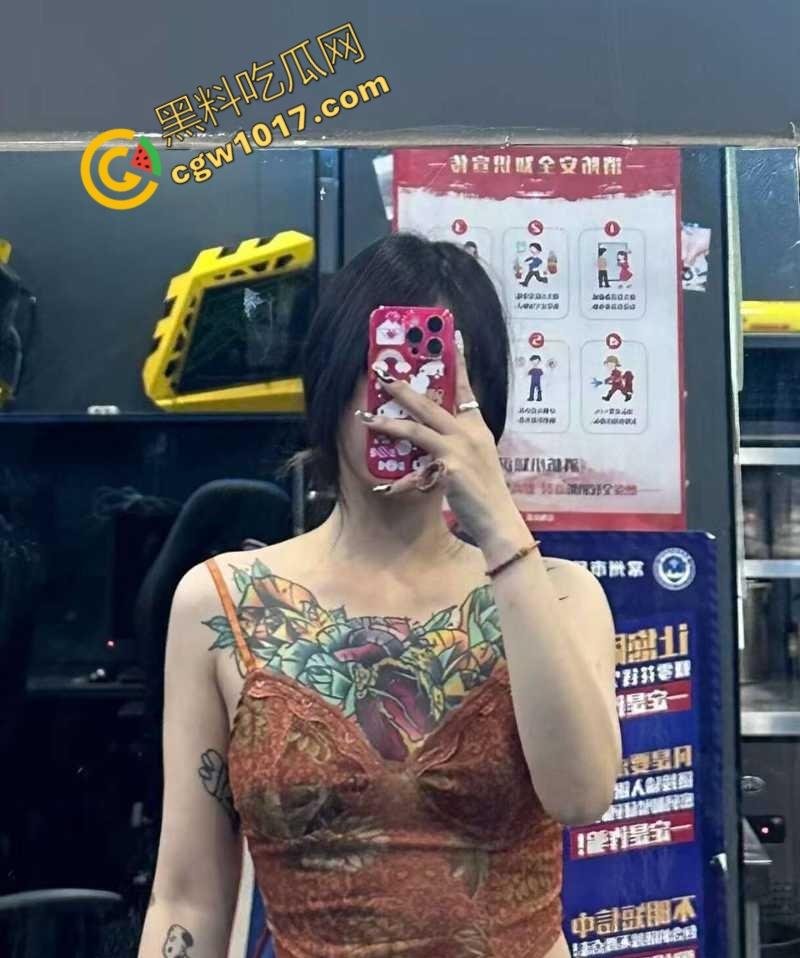 性感新疆纹身美女身体抵债：骚穴淫水横流，极品大奶，粉嫩骚穴被暴插，纹身师疯狂赚取纹身费！-4