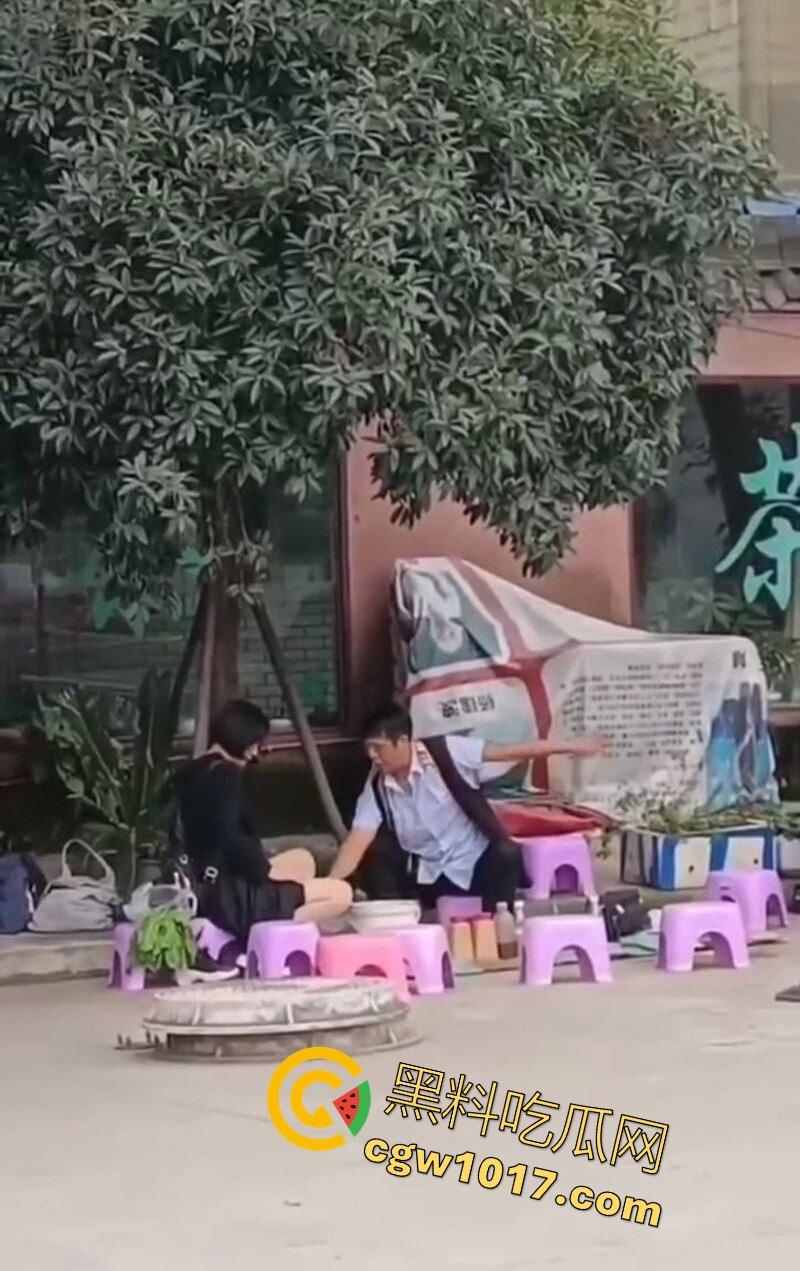 公园摆摊算命，算命大师哄骗极品小仙女，揉胸抠穴就能断知福祸，趁机揩油过足手瘾，我现在学算命来得及吗？-4