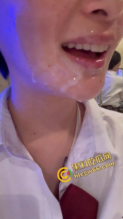 郑州顶级人妻母狗【罗悦心】骚穴夹振动棒浪叫，一字马张腿肛塞狂插，榨精颜射全程拍片，她活着就是用来操！-12