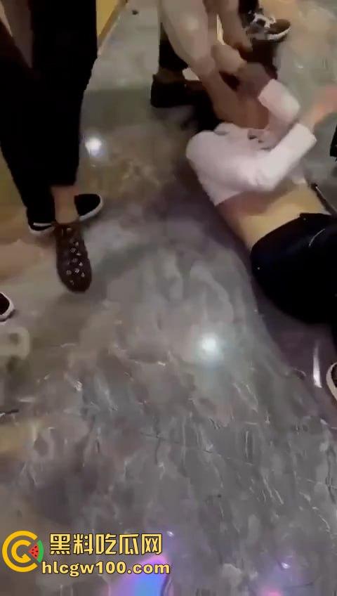 上海市番禺路健身房30多名员工集体被卖到妙瓦底敲键盘。女的送去红楼学习开火车-35