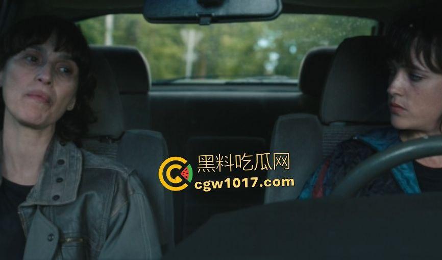 电影【她行走于黑暗中】女警阿马娅十年潜伏，寻秘密武器库并摧毁，爱恨交织成转折点，真实行动改编惊心动魄！-4