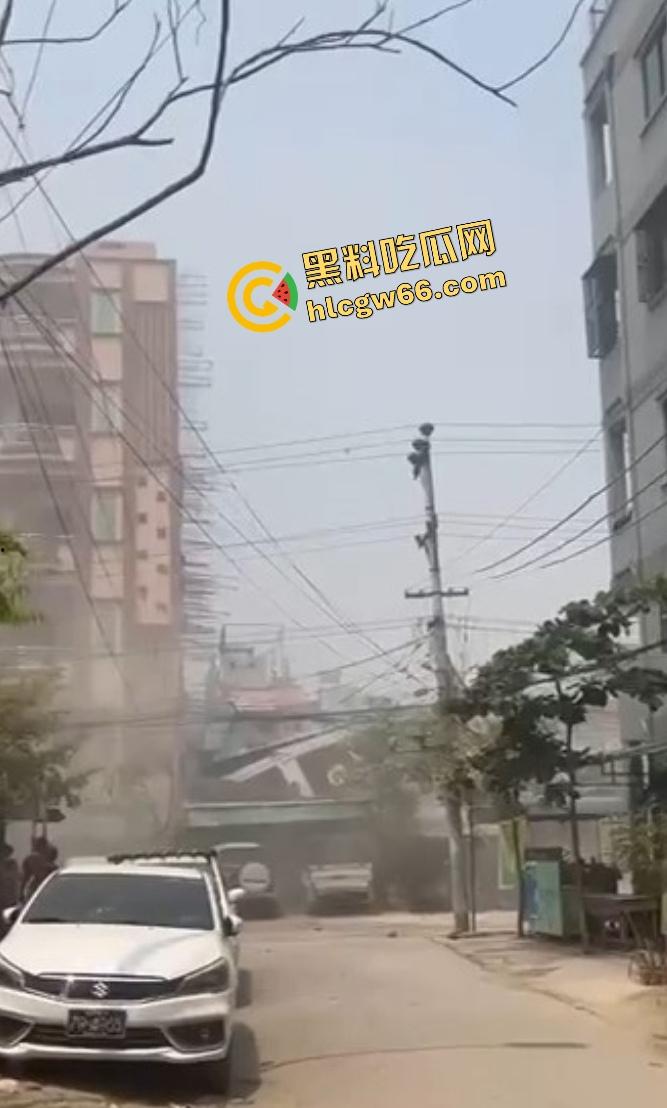 缅甸瓦城突发7.9级强震，中印孟老缅泰全体摇烂，泰国人民逃命式冲出大厦，猪仔们你们还好吗？-6