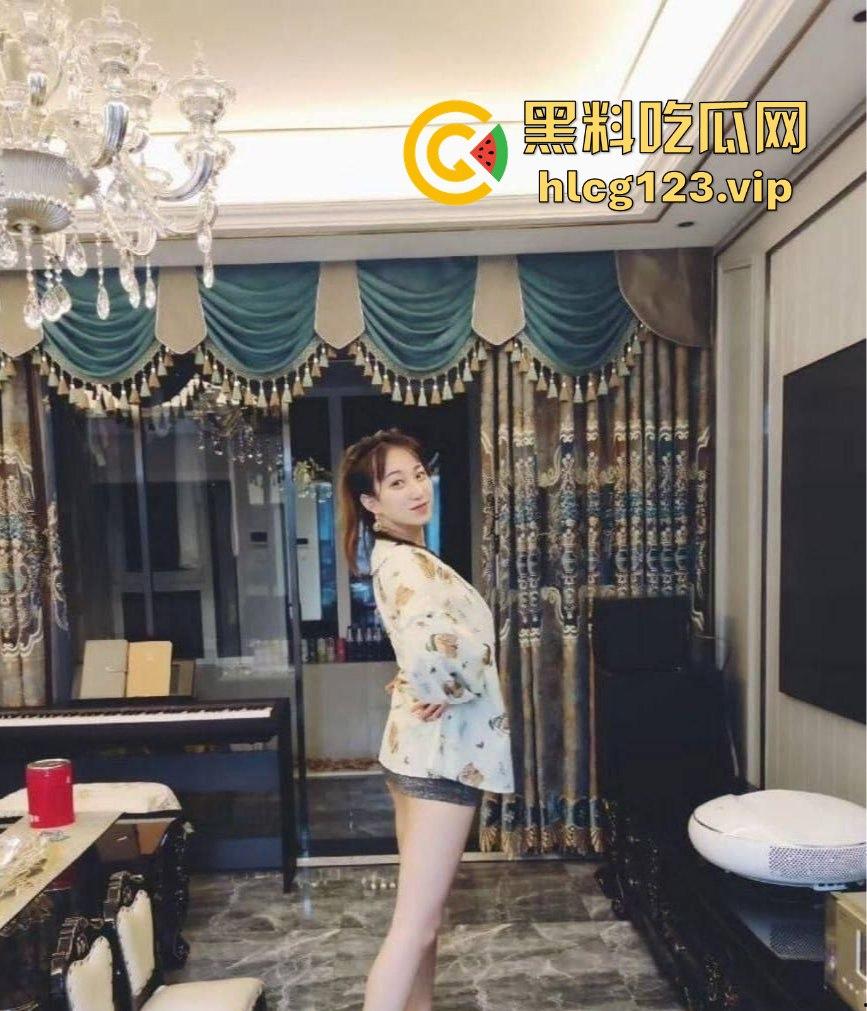 北京市西城区少妇【张雪】私拍流出!肥臀掰开无毛虎逼一览无遗,疯狂抽插淫叫连连!-3