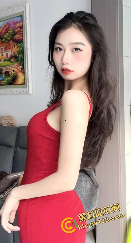 芜湖全季酒店透窗偷拍对面打炮，哥们不拉窗帘爆操醉妹，瓜友边抽烟边偷拍喊太会干了兄弟！-7