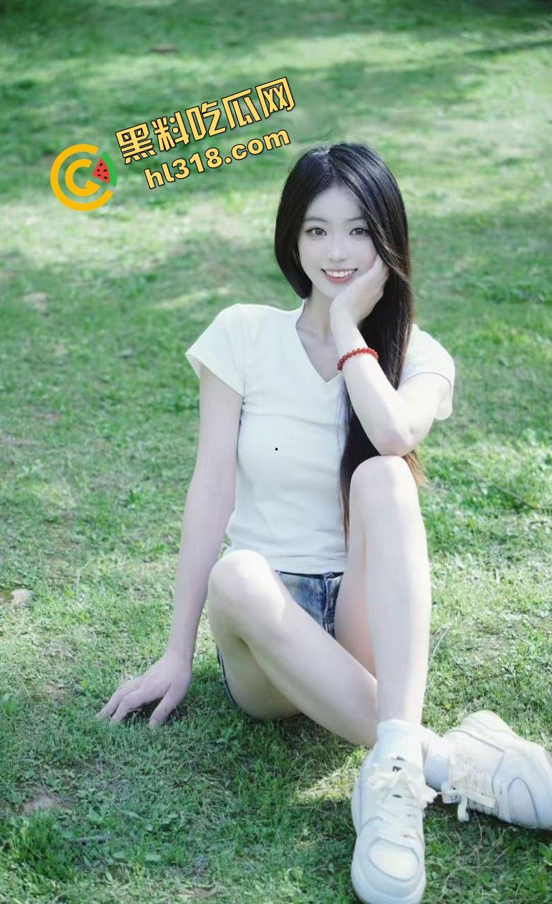 酒店惊现自挂门框肉便器，门上吊着要鸡巴求操，骚货还还开门楼道跳蛋自慰，对着监控玩逼叫到天亮！-1