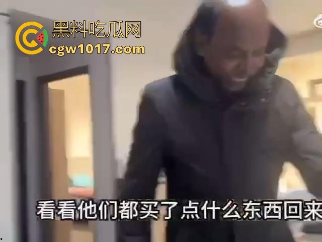 黑人时代已经过去，现在印度人才是顶流！中国妻子贴心呵护印度老公，连爸妈也带回到中国，巴西牛排变异啦！-8