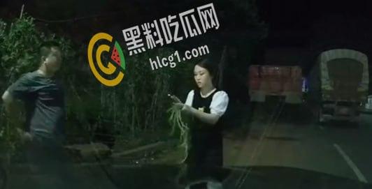 湖南常德公职人员 偷豆角打人事件 视频放出来了 打得很恶劣 豆角现在这么值钱么-3