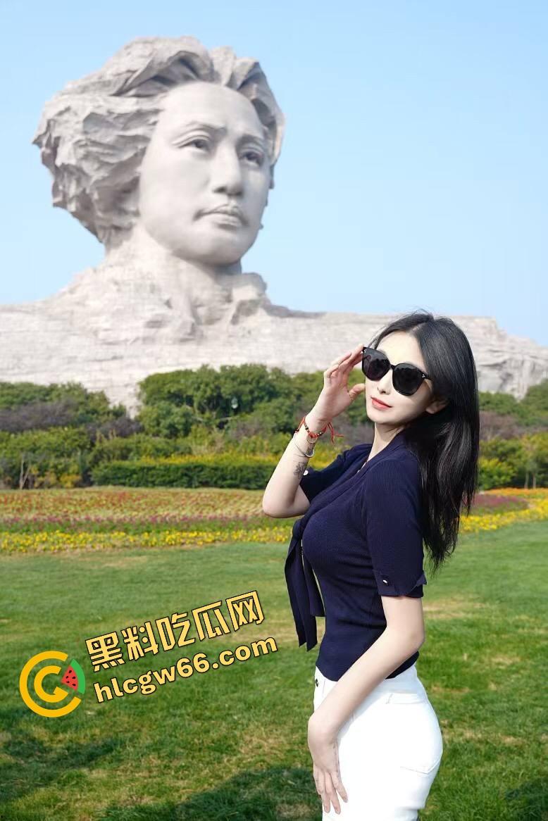 武汉【李露露】被开发半年从普通女生变成性奴母狗，一边打电话一边被爆操，SM羞耻玩法越玩越野！-1