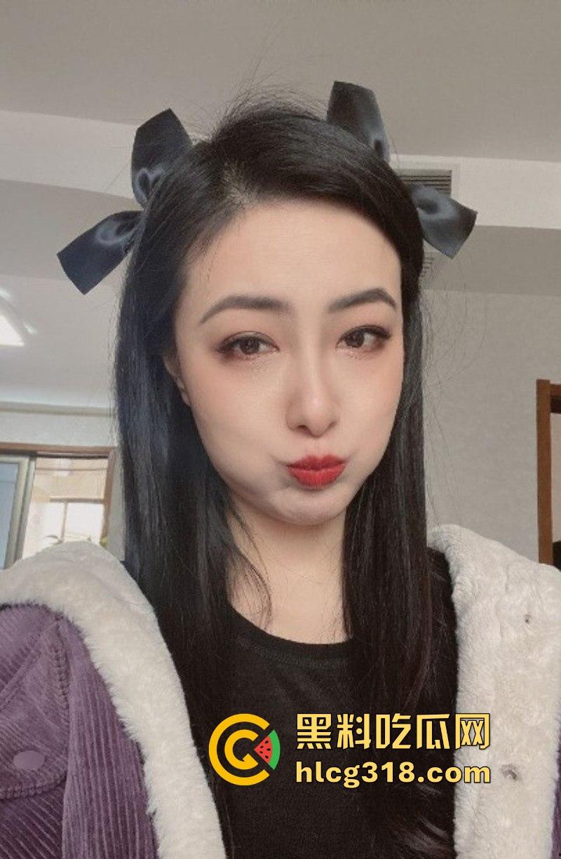 约炮偷情极品邻居少妇，骚姿招展主动上位，感觉能把人都吸干，成熟少妇的魅力根本抵挡不住！-1