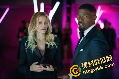 2025最新动作猛片《重返行动》震撼来袭!顶级特工夫妻重出江湖,一边打架一边撒狗粮,燃爆全场!-4