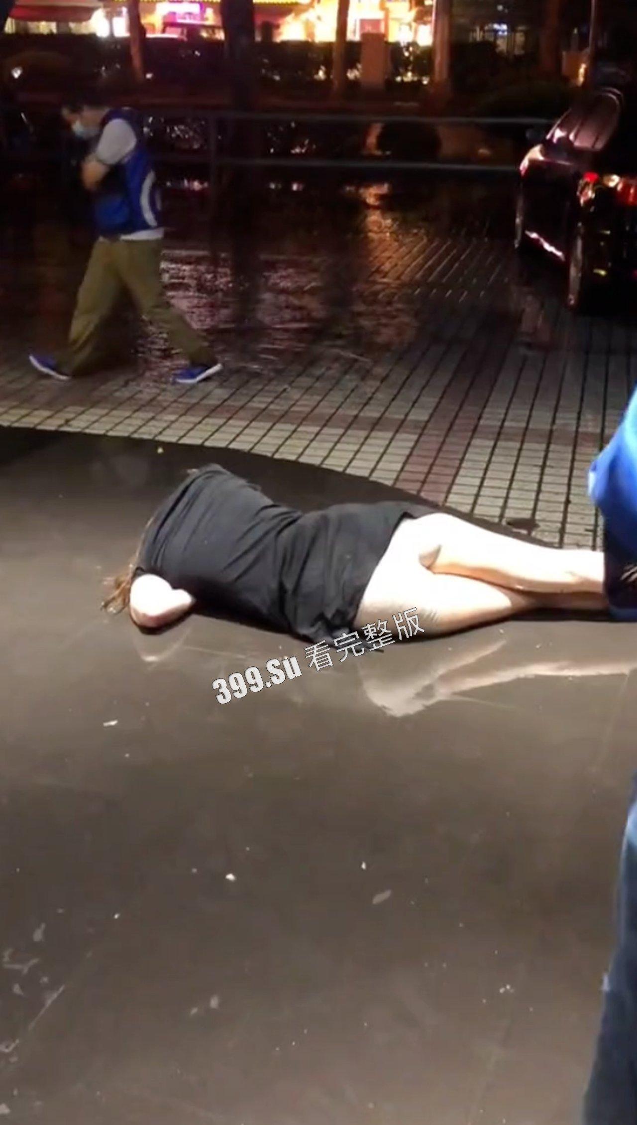 喝醉的小仙女 合集  丑态依旧百出 瘫软如死尸 有的直接现场被操  还放心女友独自去嗨？ （三）-9