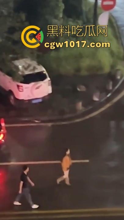 舔狗的终极下场，辛辛苦苦得到的女神一不开心就狂删自己耳光，只求女神能原谅，不是用得着这么卑微嘛！-5