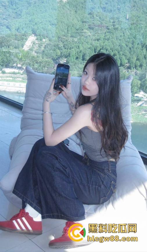 山东寿光顶级名媛【陈雅鑫】性爱视频疯传，富二代男友深夜疯狂输出，清纯女神竟被当成肉便器轮番爆操？-1