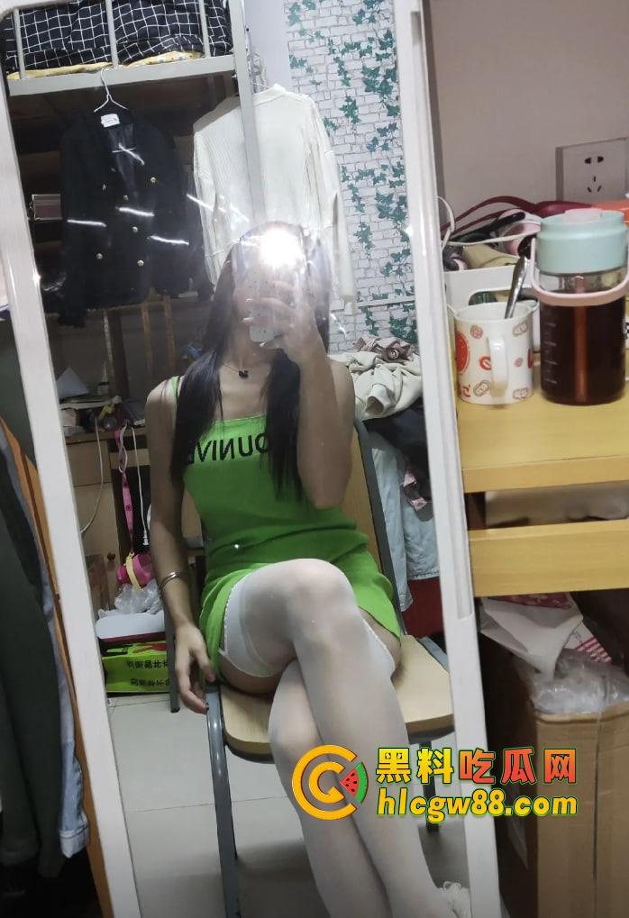 广东22岁反差婊『李若影』被大哥调教，真空上车先验逼毛，半挂车前野战被操烂内射！-2