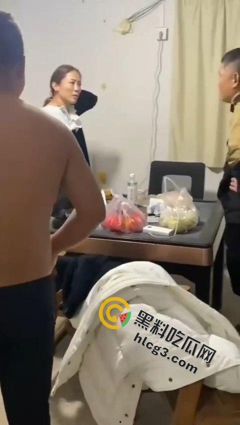 捉奸捉到奸夫淫妇现场！网友发问：为啥不先离婚？-8