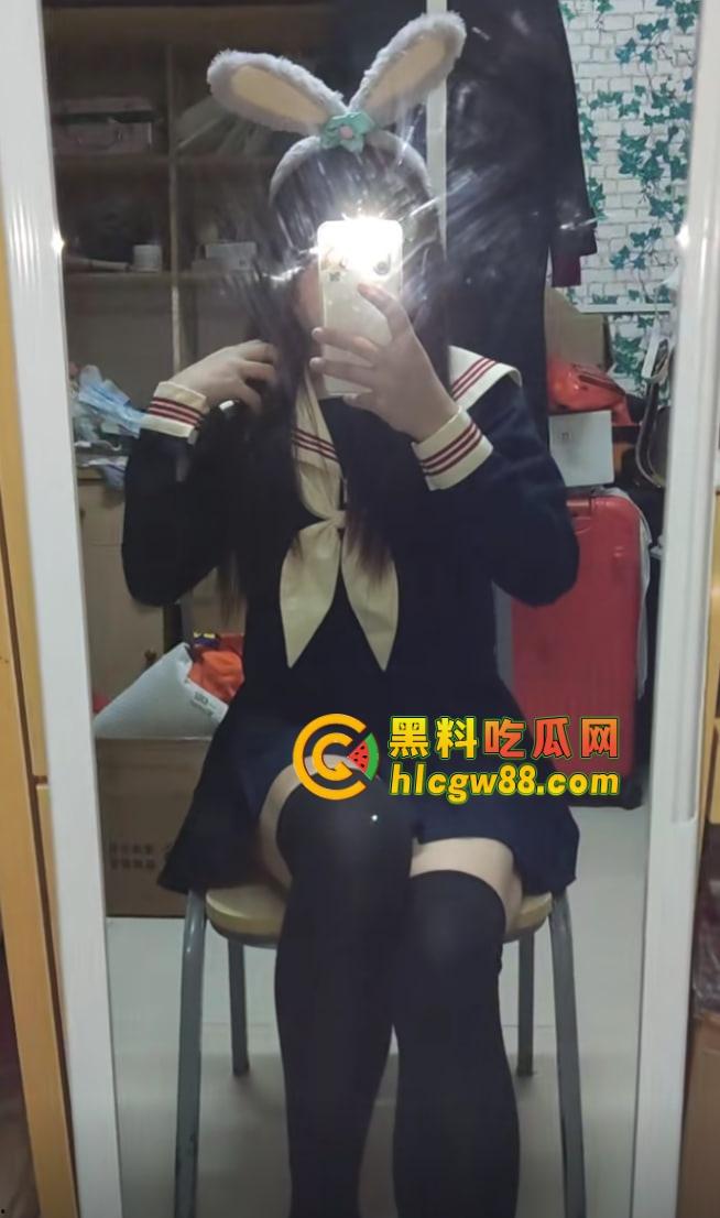 广东22岁反差婊『李若影』被大哥调教，真空上车先验逼毛，半挂车前野战被操烂内射！-10