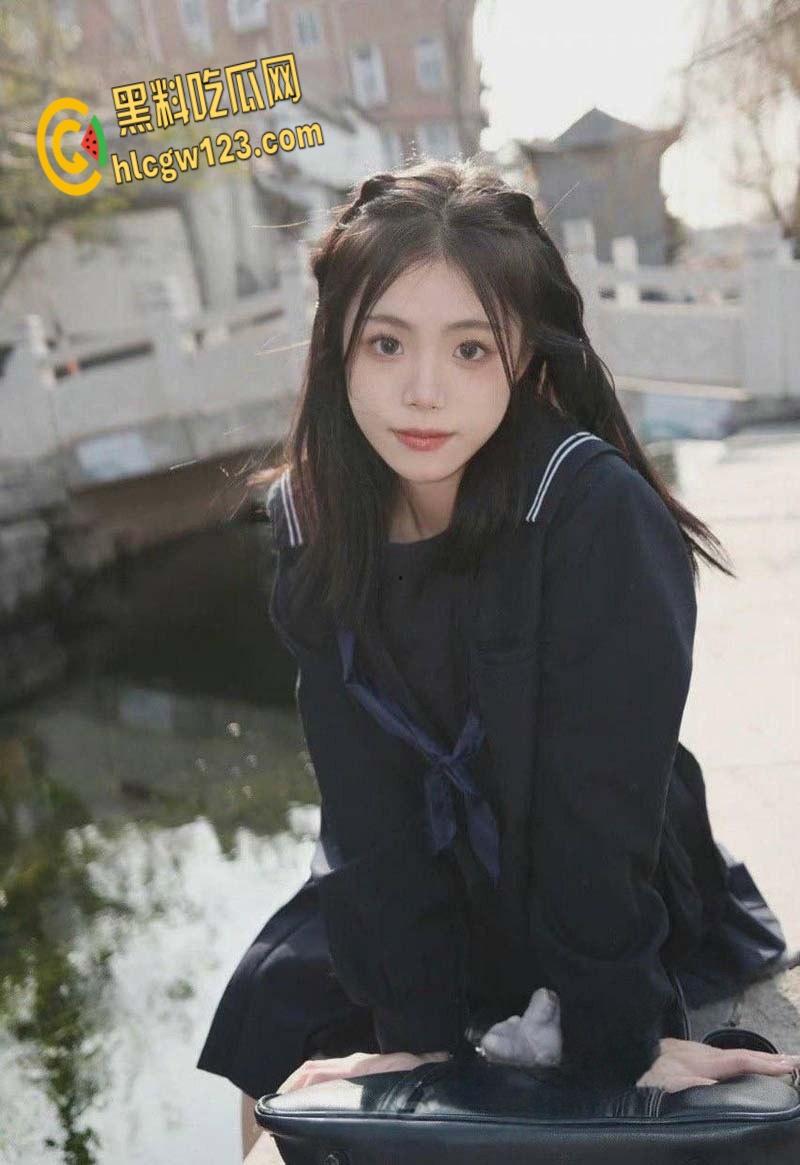 长青校花【唐梦瑶】黑丝跪舔黄毛鸡巴,网吧楼梯开门各种野战,看着就刺激 !-5