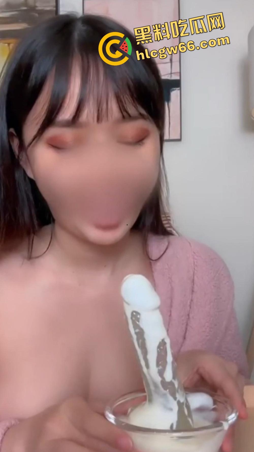 台湾无毛小太妹真他妈骚，露脸被操颜射内射全收，反差婊模式拉满，弯弯这逼吃得太干净了！-1