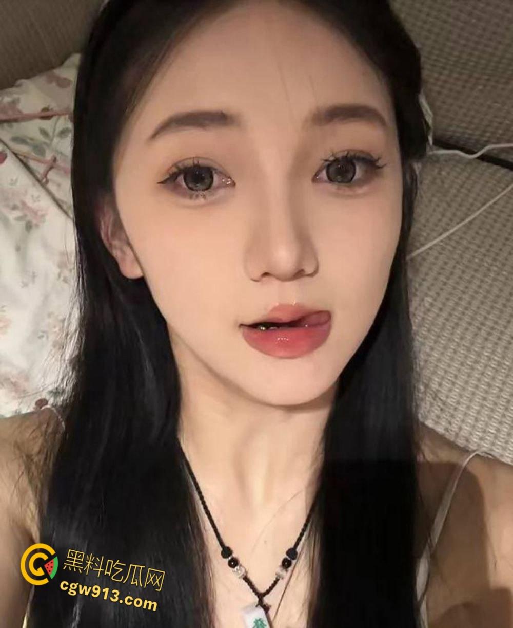 湖南师范学院高冷校花【李欣】，带眼镜舔弄大屌，金主肉屌滑出阴道，娇媚浪叫求继续，终被内射 ！-2