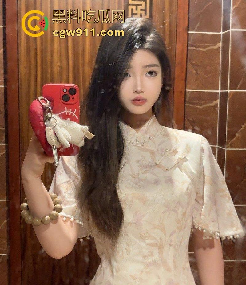 重庆高颜值反差御姐约炮视频泄露，女上骑乘肥臀摇曳，御姐曲线在性爱中绽放极致骚浪，每一瞬都刺激血脉！-1