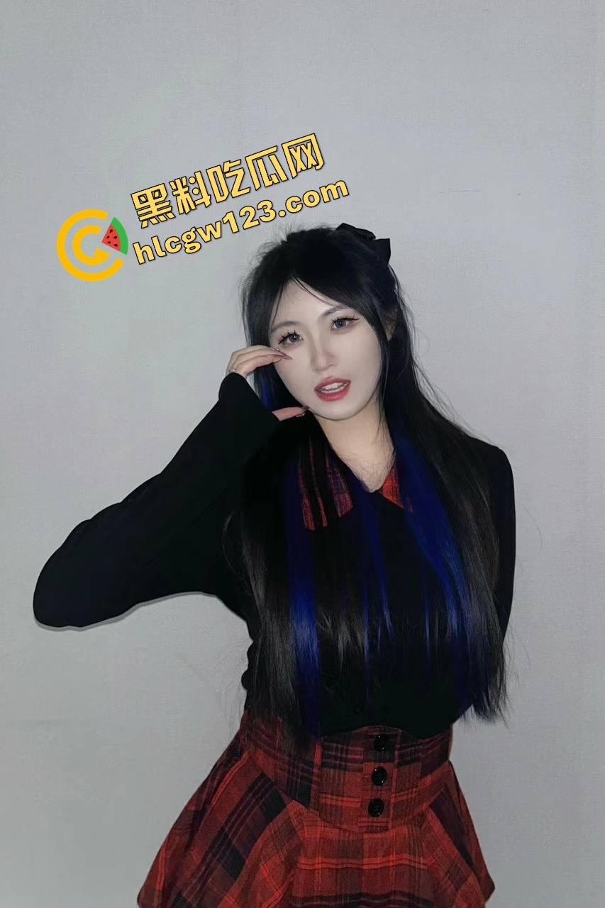 腿交女王COS各种角色强制压榨精，双腿夹屌狠过手，一对大腿夹断神志，榨精包榨到蛋空精尽！-4