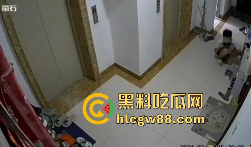 变态群友的分享!湖南脚控小哥去偷盗楼下小姐姐的的美鞋用来吃饭 脚控到已经病态 内容炸裂!-11