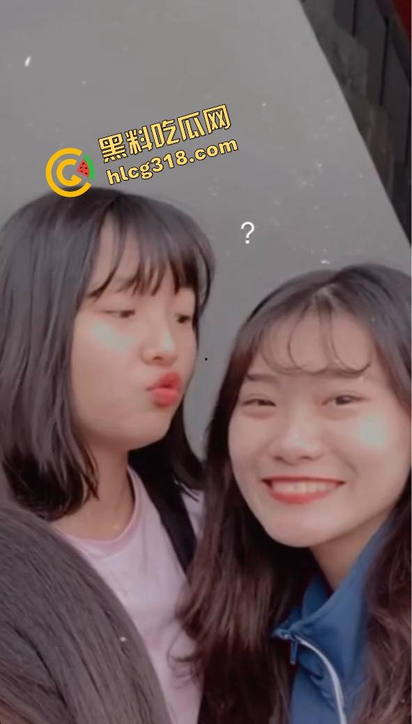 浙江传媒学院学妹『赵妍妍』反差爆表，学生装勾男友，撕黑丝主动舔棒，自助开穴等肉棒入侵！-1