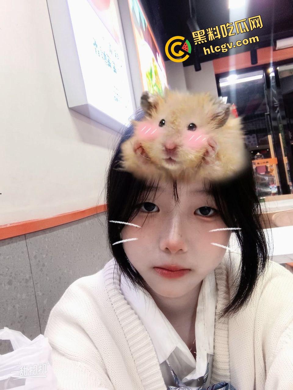 广西玉林财经学校高三骚货『王亚芳』粉嫩骚穴 极致反差 与社会人玩3P 惨遭同学曝光！独家流出！-3