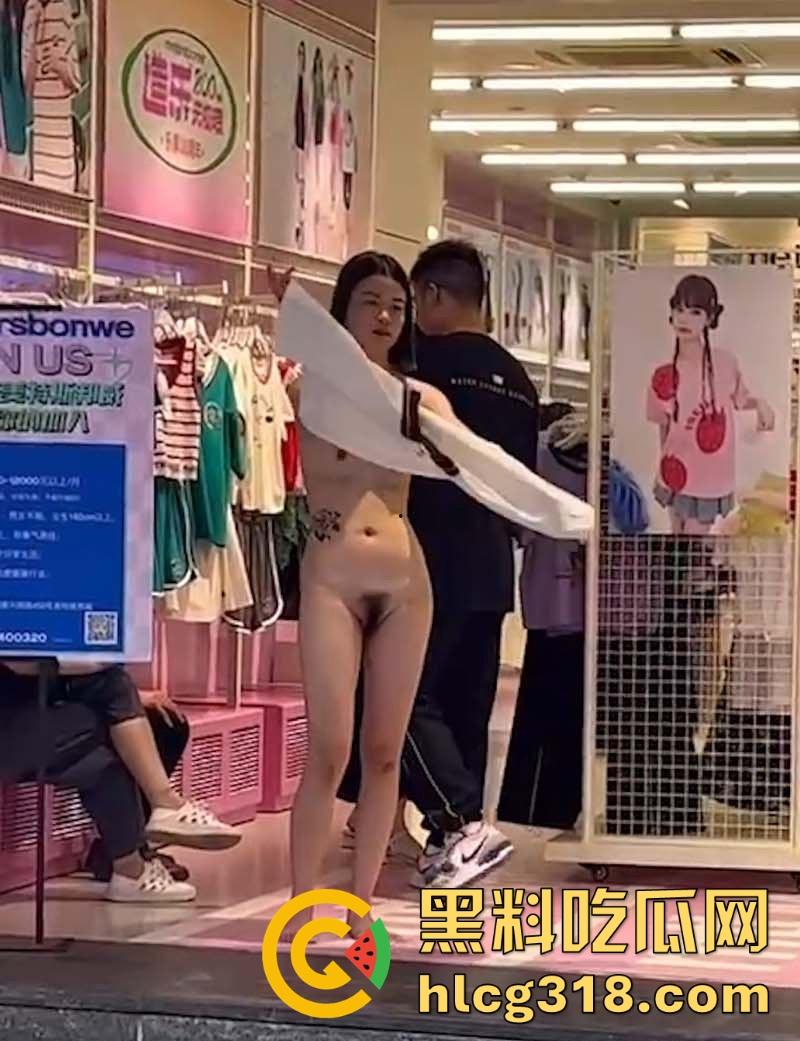 又是主人的任务吗？短发小妹全裸游街，毫无忌惮大庭广众下脱光衣服走秀，逼毛巨乳清晰可见！-2