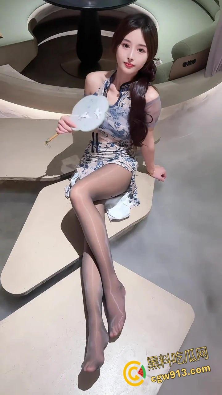 抖音性感网红【林萌】，甜美外表下竟是性瘾狂魔，连牙刷都拿来自慰，被男友按在镜子前后入！-3