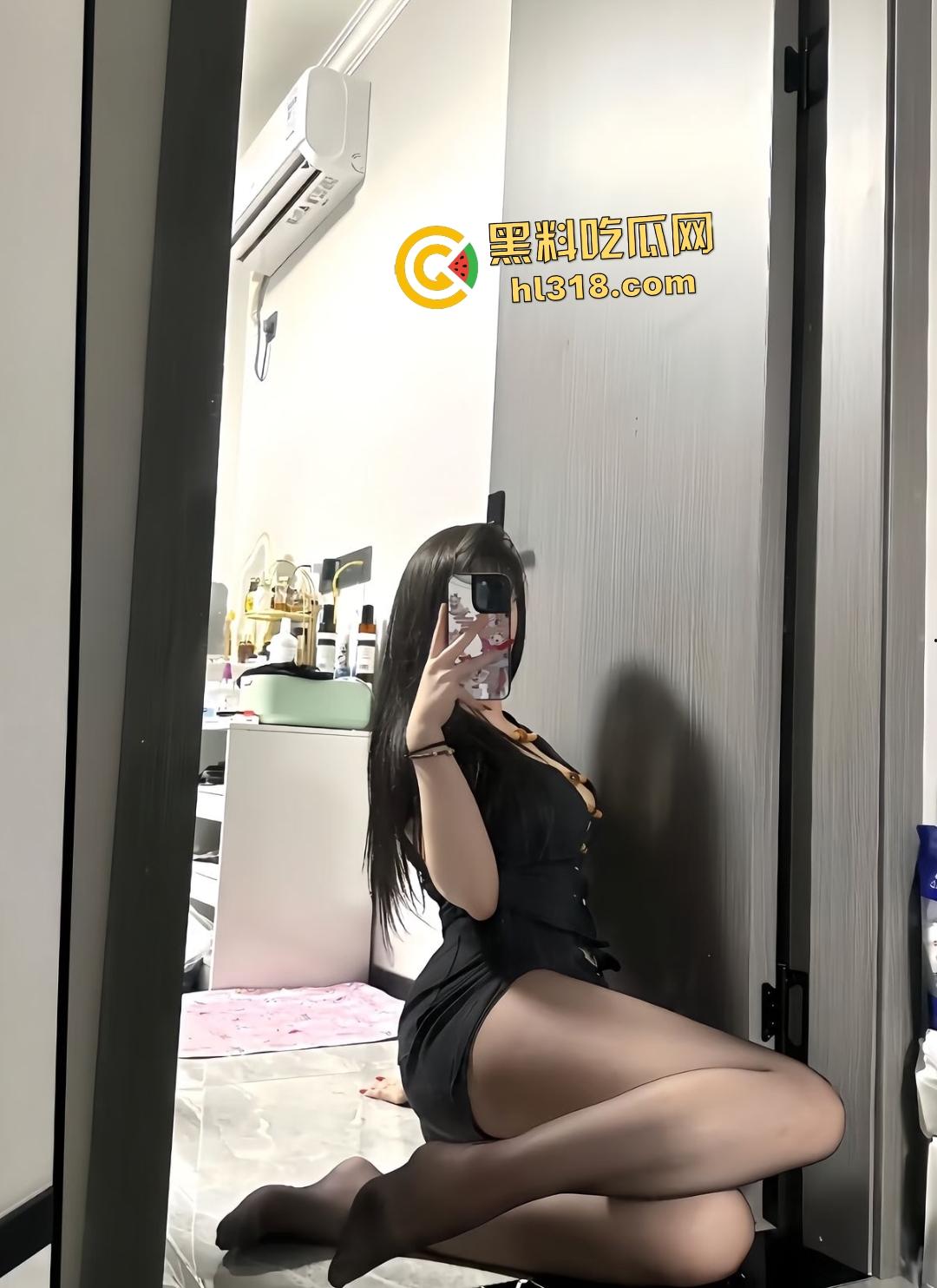 亲妹发黑丝朋友圈引爆混社会的亲哥兽欲，直接在厕所后入，还用夹子夹奶头！-1