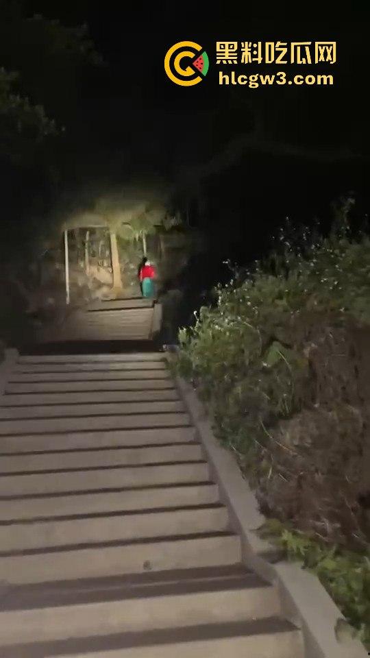 广东揭阳黄岐山森林公园惊现穿寿衣夜爬怪人 半夜见到能直接吓破胆！-2