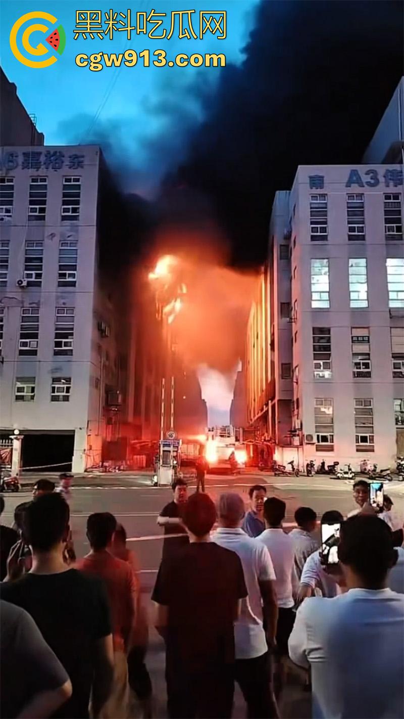一根烟毁灭一栋楼!温州乐清盐盘工业园区,几名女工仓房抽烟,引发大火10多辆消防车都无法扑灭!-8