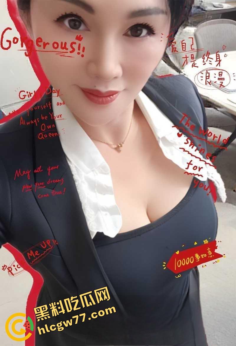 人妻骚货【桃桃】酒店红色开档情趣内衣撑爆巨乳，深喉舔屌玩假鸡巴，后入扭腰床单湿成水田！-10