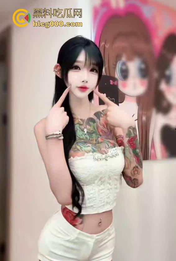 抖音符文战士【mo你别哭】高价福利视频流出，甜美外表下藏着惊人反差，高冷御姐跪舔展示绝顶口活性爱！-4