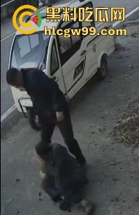 江西樟树大桥乡逆子为了房产打父亲,天理难容!孙子看到监控曝光畜生父亲。-7