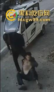 江西樟树大桥乡逆子为了房产打父亲,天理难容!孙子看到监控曝光畜生父亲。-8