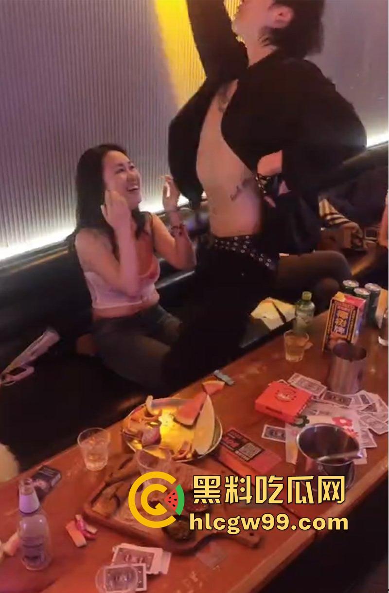 商K男模激情热舞 八块腹肌诱惑的富婆笑不拢嘴 姐姐的快乐 你想象不到!-4