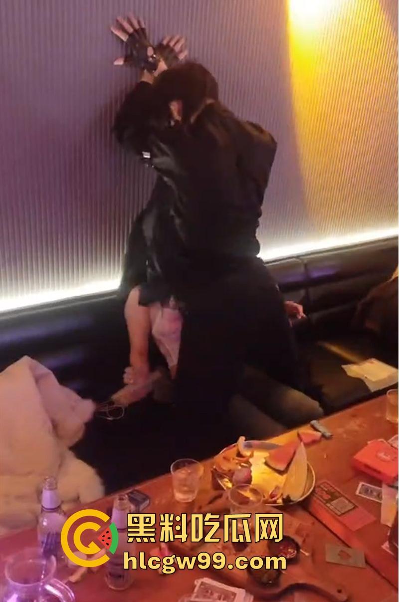 商K男模激情热舞 八块腹肌诱惑的富婆笑不拢嘴 姐姐的快乐 你想象不到!-5