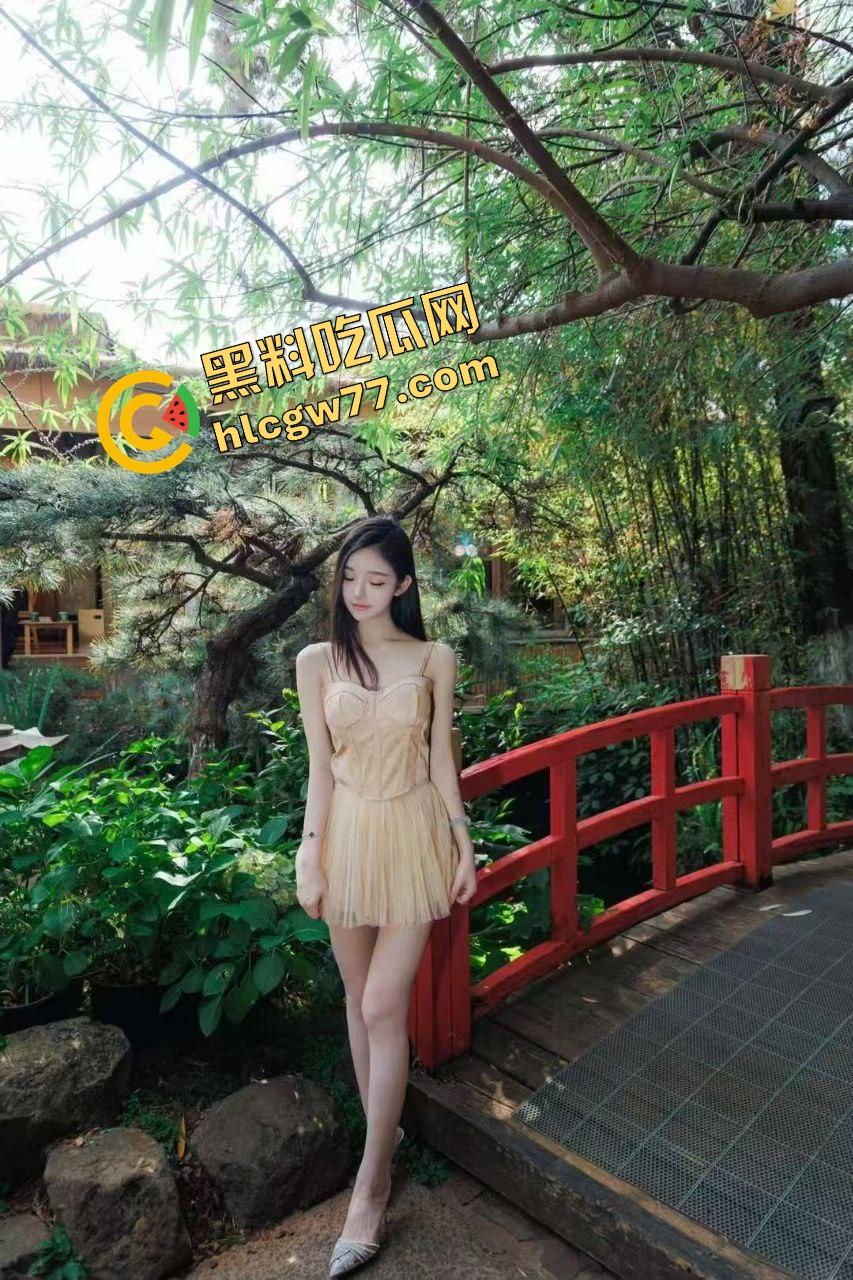 高颜值淫荡母狗【 myamira】 美乳肥臀白虎尤物 超大道具自慰插穴 逼肉拉扯淫液四溢-2