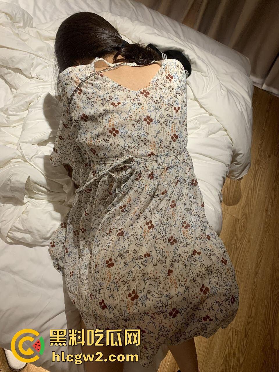 济南大二学生妹【卓梦晗】 极品黑森林身材 乖乖女外表下的骚浪天性性爱自拍福利视频 独家流出！-8