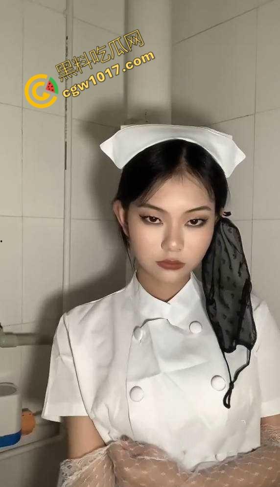 广西护士学院【蒋郡怿】露骨勾魂视频流出！母狗口交技巧炫目，高潮连连，激情四射，性爱画面刺激到爆炸！-1