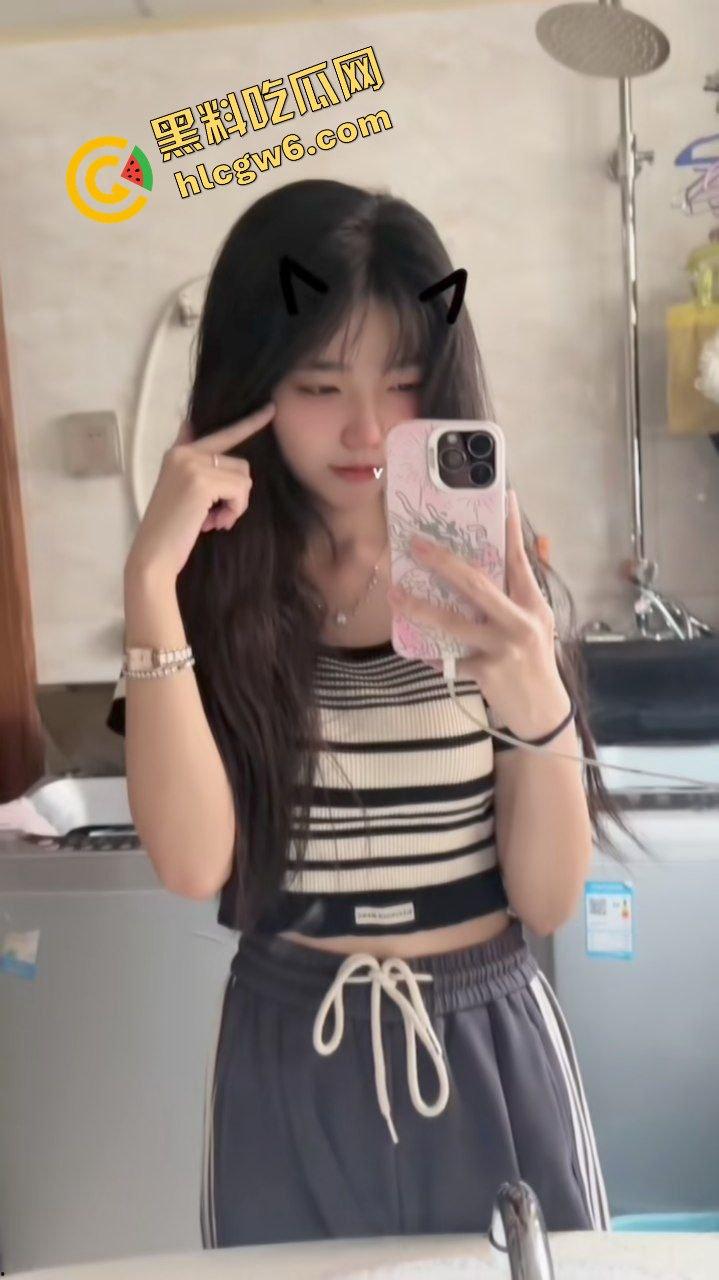 湖南邵阳学院清纯甜妹细腰炮台『戴佳怡』全自动骚臀小骚逼 主动抽插金主鸡巴!原创独家曝光流出!-2